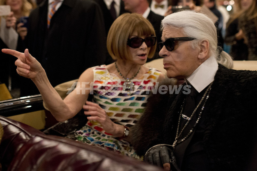 「シャネル」メティエダール・コレクション、会場には華やかな顔ぶれ