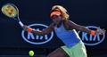 全豪オープンテニス、女子シングルス1回戦。リターンを打つ大坂なおみ（2018年1月16日撮影）。(c)AFP/Paul Crock