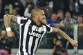 サッカー欧州チャンピオンズリーグ2014-15準々決勝第1戦、ユベントス対ASモナコ。PKを決めて歓喜するユベントスのアルトゥーロ・ビダル（2015年4月14日撮影）。(c)AFP/GIUSEPPE CACACE