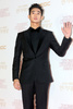 ソウルの文化放送（MBC）のディーホールで開催された「2012年MBC演技大賞」授賞式のフォトセッションでポーズをとる俳優のキム・スヒョン（2012年12月30日撮影）。(c)STARNEWS