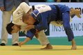 第31回世界柔道選手権（World Judo Championships 2013）、男子60キロ級。試合に臨む高藤直寿（Naohisa Takato、左、2013年8月26日撮影）。(c)AFP/YASUYOSHI CHIBA