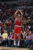 クリーブランド・キャバリアーズ戦でシュートを放つミルウォーキー・バックスのリチャード・ジェファーソン（%%Richard Jefferson%%）。（2008年11月29日撮影）(c)AFP/Getty Images/NBAE/Gary Dineen