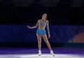 ソチ冬季五輪、フィギュアスケート・エキシビションの演技に臨むカロリーナ・コストナー（Carolina Kostner、2014年2月22日撮影）。(c)AFP/ADRIAN DENNIS