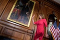 米首都ワシントンの連邦議会議事堂で、下院議長就任宣誓を行う民主党のナンシー・ペロシ氏（2019年1月3日撮影）。(c)Brendan Smialowski / AFP