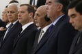 ウズベキスタン・サマルカンドで執り行われたイスラム・カリモフ大統領の葬儀に参列したロシアのドミトリー・メドベージェフ首相（左から2人目）、アフガニスタンのアシュラフ・ガニ大統領（中央）、タジキスタンのエモマリ・ラフモン大統領（右から2人目）、トルクメニスタンのグルバングルイ・ベルドイムハメドフ大統領（右、2016年9月3日撮影）。(c)AFP/SPUTNIK / DMITRY ASTAKHOV
