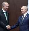 カザフスタン・アスタナで会談に臨むロシアのウラジーミル・プーチン大統領（右）とトルコのレジェプ・タイップ・エルドアン大統領。トルコ大統領府提供（2022年10月13日撮影、資料写真）。(c)AFP PHOTO / HO - TURKISH PRESIDENTIAL PRESS SERVICE