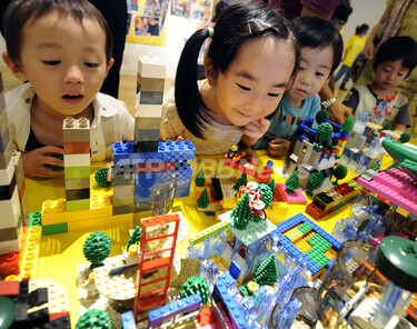 ブロック10万個のレゴの街、子どもたちで盛況 写真3枚 国際ニュース