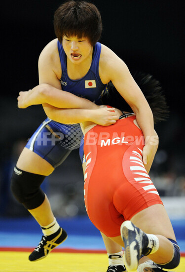 新海 67キロ級決勝進出、女子レスリング世界選手権 写真1枚 国際