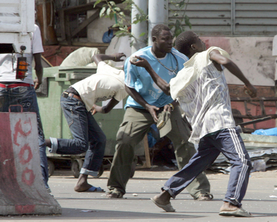 セネガルの首都ダカール、露店禁止令に商人ら大抗議