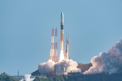 Japan launches 'Moon Sniper' mission