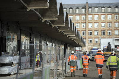 公共建設現場でフランス語の使用義務付け、仏パリ圏