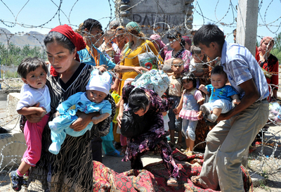 キルギス民族衝突、死者2000人にも