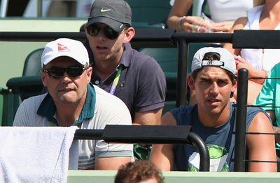 「頭突き」トミック父、ATP大会で活動停止に