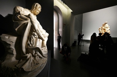 ミケランジェロの「ピエタ」 3作品が初めて一堂に 伊