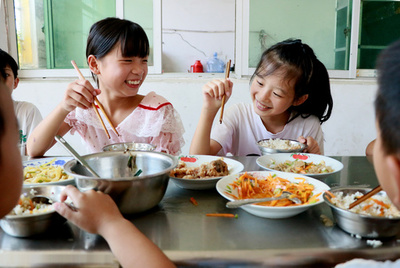 給食で子どもの肥満、やせすぎを防げ！ 深センで「栄養健康食堂」試行、個別メニューも