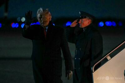 トランプ氏乗せた政府専用機、空軍基地に引き返す 電気系統の問題で