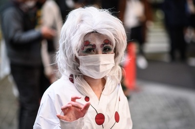 渋谷ハロウィーン、今年はマスク姿で仮装