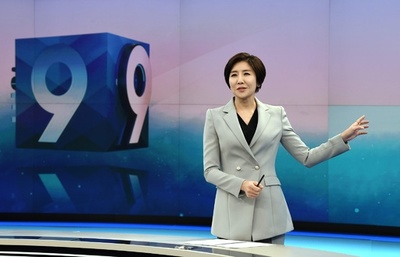 韓国初の女性メインキャスター、業界と社会の壁を壊して草分けに