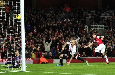 アーセナル、リバプール下し勝ち点差5に広げる