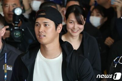 「妻とともに」“9000億ウォン男”大谷翔平、厳重警備の中、韓国入り…直ちにバスに搭乗