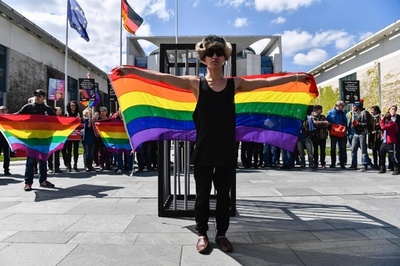 チェチェン同性愛者迫害疑惑、ロ大統領が調査支援 独首相が要請