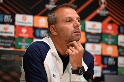 不振の名門アヤックス わずか4か月でスタイン監督が退任