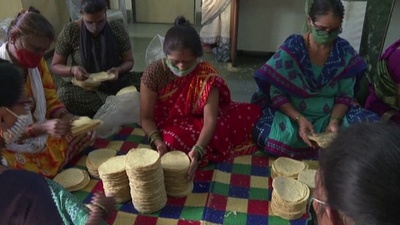 動画:薄焼きクラッカー「パパド」、女性自立の代名詞 インド