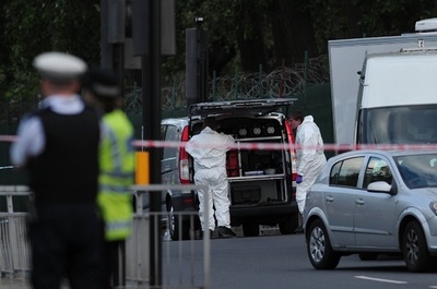 ロンドンの兵舎近くで男性殺害、イスラム過激派によるテロか