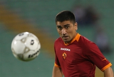 ローマ ピサロの完全獲得を発表