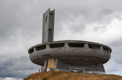 高地に鎮座「空飛ぶ円盤」 共産主義時代の遺物保存活動 ブルガリア