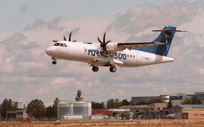 南米ベネズエラで46人の乗った旅客機が墜落か