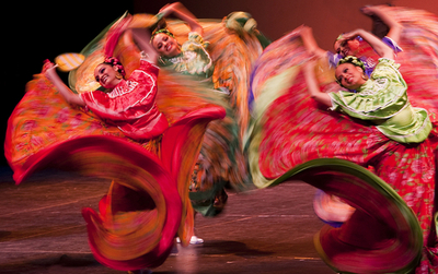 南米コロンビアでボゴタ舞踊祭が開幕、華麗な伝統舞踏