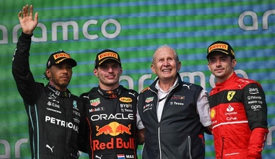 フェルスタッペン時代と呼ぶのは「時期尚早」 ハミルトンが見解