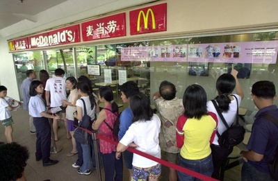 「キティちゃん」にファン殺到、マクドナルドのサーバーダウン