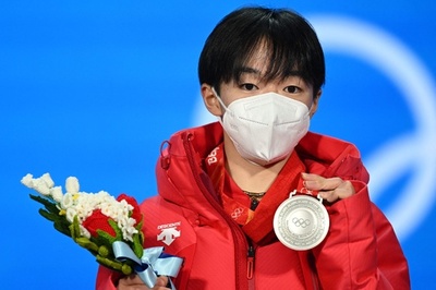 鍵山優真に銀メダル授与 フィギュア男子シングル、北京冬季五輪
