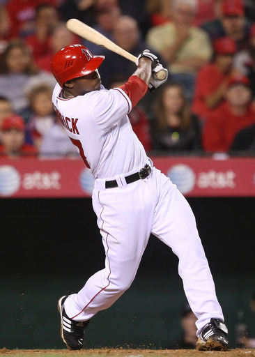 エンゼルス 本拠地での開幕戦を勝利で飾れず