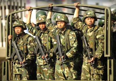 中国当局、ウルムチは「統制下にある」 市内では散発的な衝突も