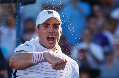 イズナー、国歌に起立拒否して抗議するNFL選手を「哀れ」と批判