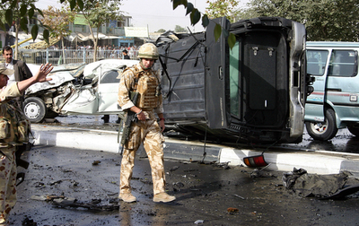 カブール空港近くで自爆攻撃、外国人兵士含む6人死亡