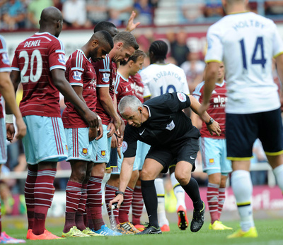 「ベッカムみたいに曲げて」、ファンに罰金