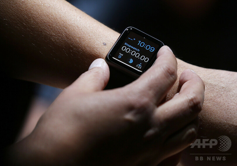 アップル、スマートウオッチと大画面iPhoneを発表