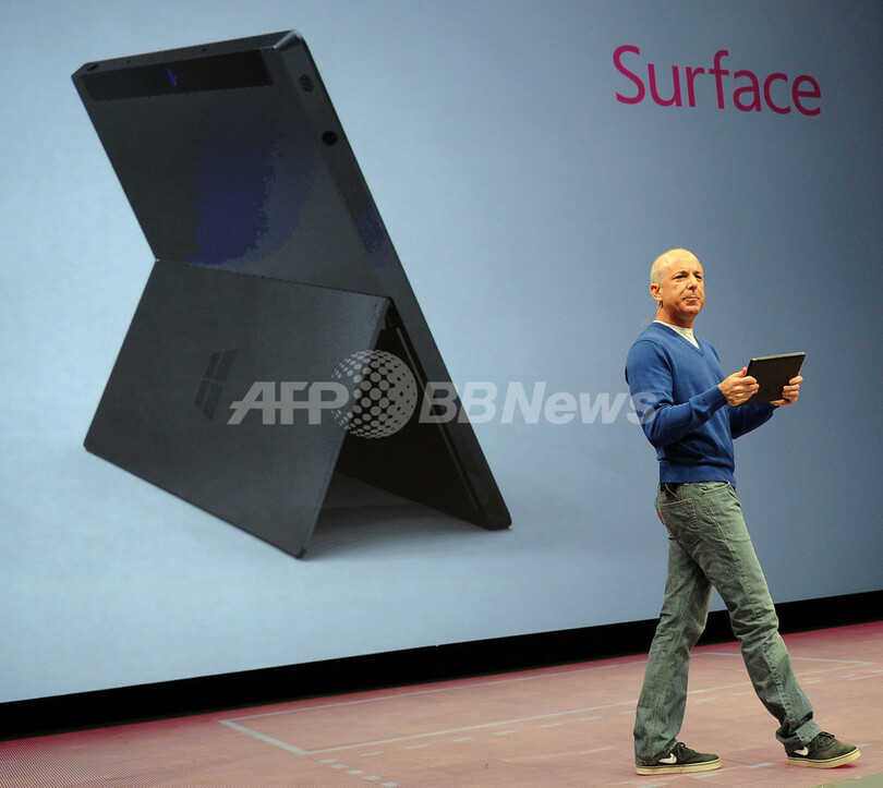 米マイクロソフト、タブレット型端末「サーフェス」を発表