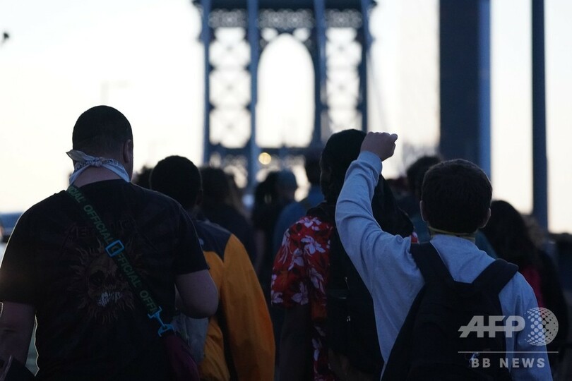 米ニューヨークに夜間外出禁止令、抗議デモ激化で