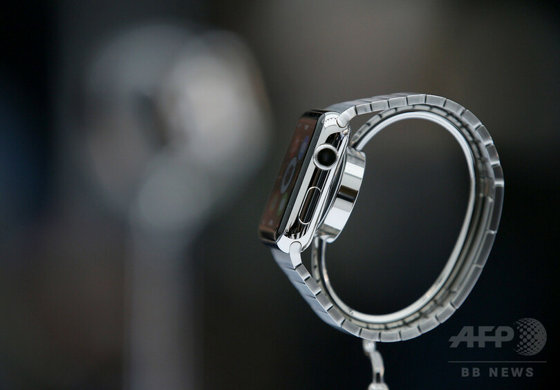 アップル、スマートウオッチと大画面iPhoneを発表