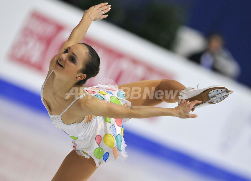 コストナー 欧州選手権連覇へ好スタート