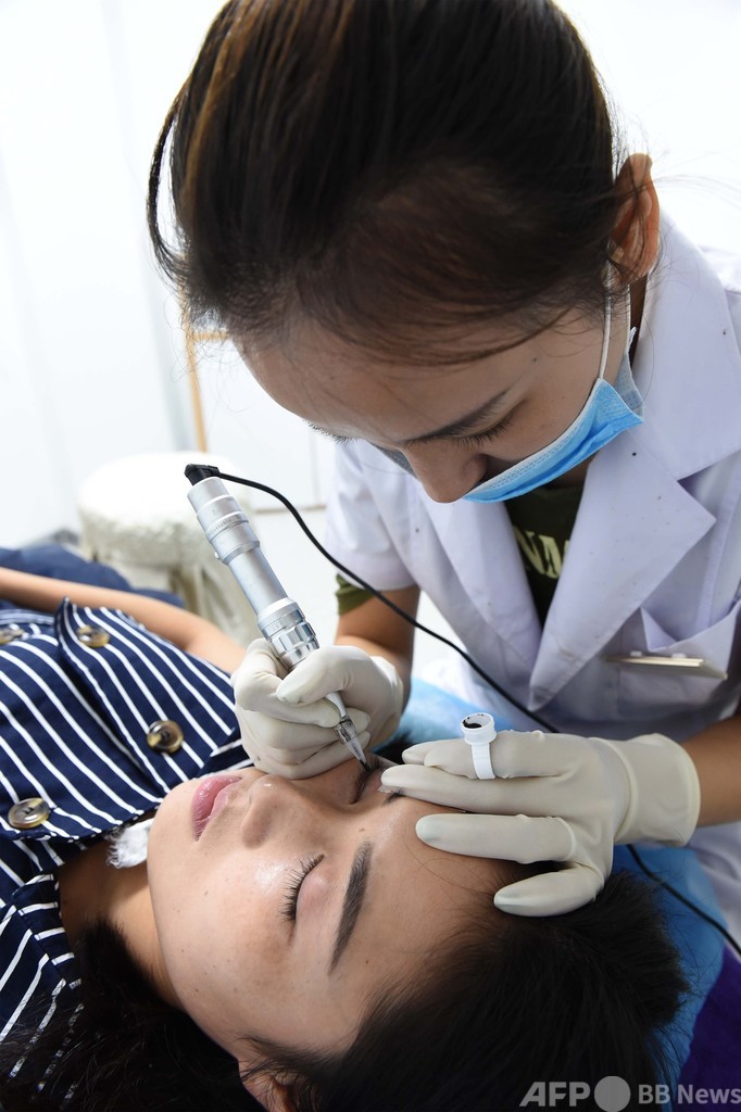 中国で増える若者の整形手術「顔面偏差値経済」は5兆円市場へ