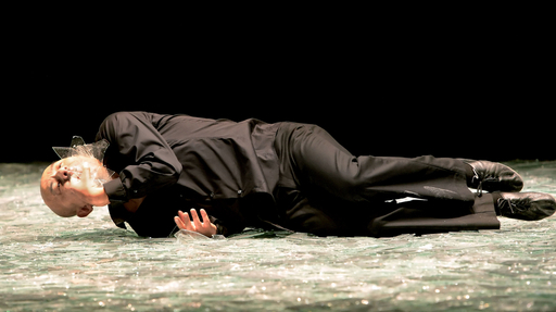 勅使河原三郎、フランスで『ガラスノ牙』を上演 写真4枚 国際ニュース