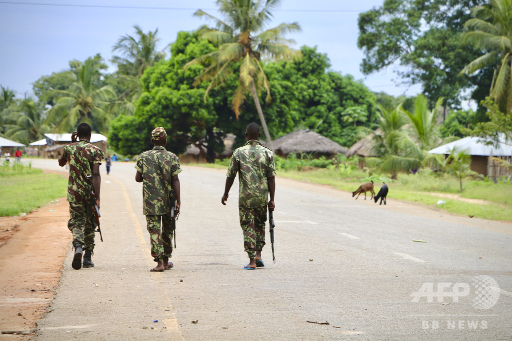 裸の女性を軍服姿の男たちが虐殺、動画拡散 モザンビーク政府が非難 裸の女性を軍服姿の男たちが虐殺、動画拡散 モザンビーク政府が非難