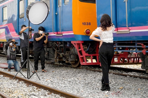 ぼろぼろの鉄道がコロナでほぼ停止 列車カフェに カンボジア 写真13枚 国際ニュース Afpbb News