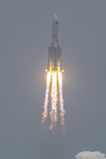 米国防省 制御不能の中国ロケット追跡中 8日に大気圏再突入か 写真6枚 国際ニュース Afpbb News